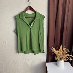 L.L.Bean Sleeveless Top Size XL Green Collared V-Neck Slightly Fitted Shirt